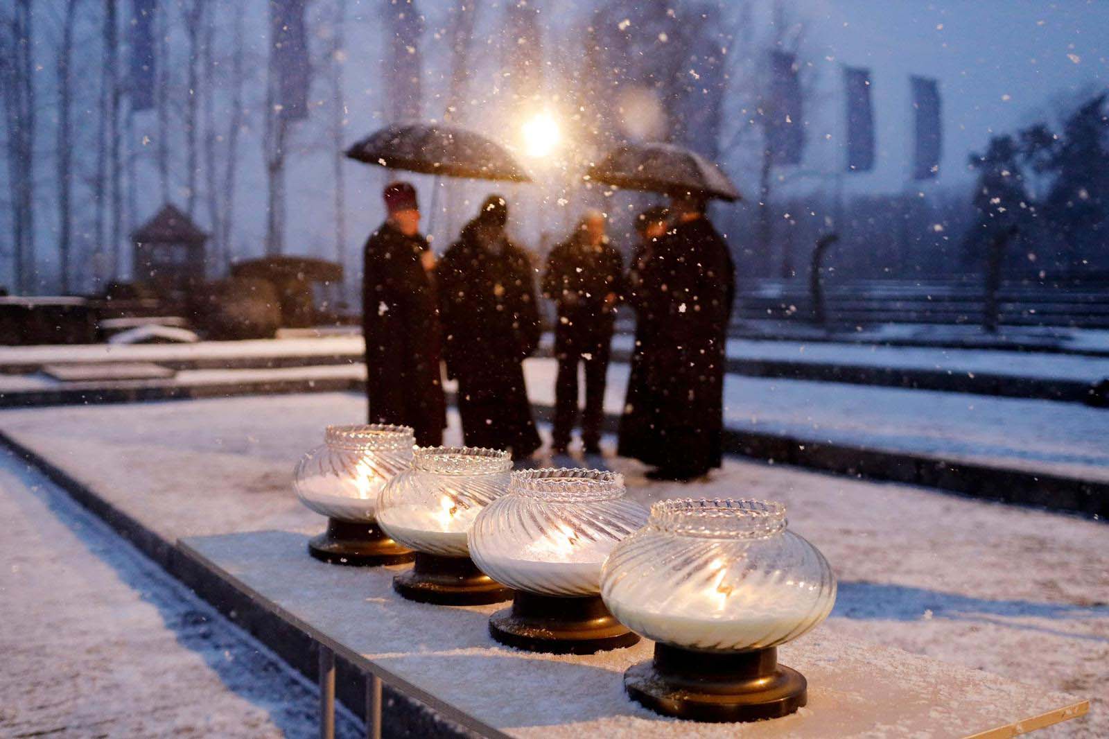 Permaneciendo unidos: Un rabino y un imán asisten a la ceremonia del Día Internacional de la Memoria del Holocausto en el campo de exterminio de Auschwitz-Birkenau